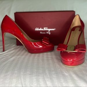 Salvatore Ferragamo - Patent leather bow Pump RED.